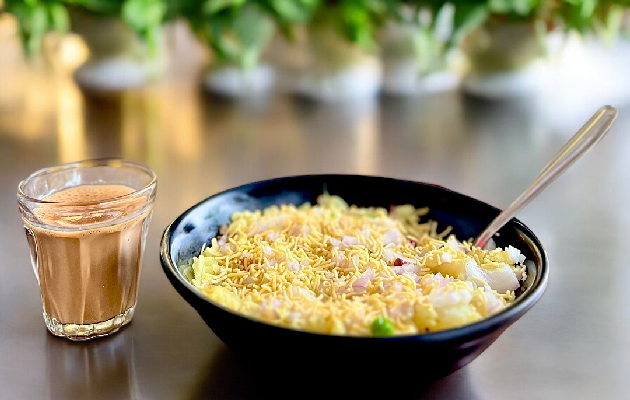 Kanda Poha & Tea